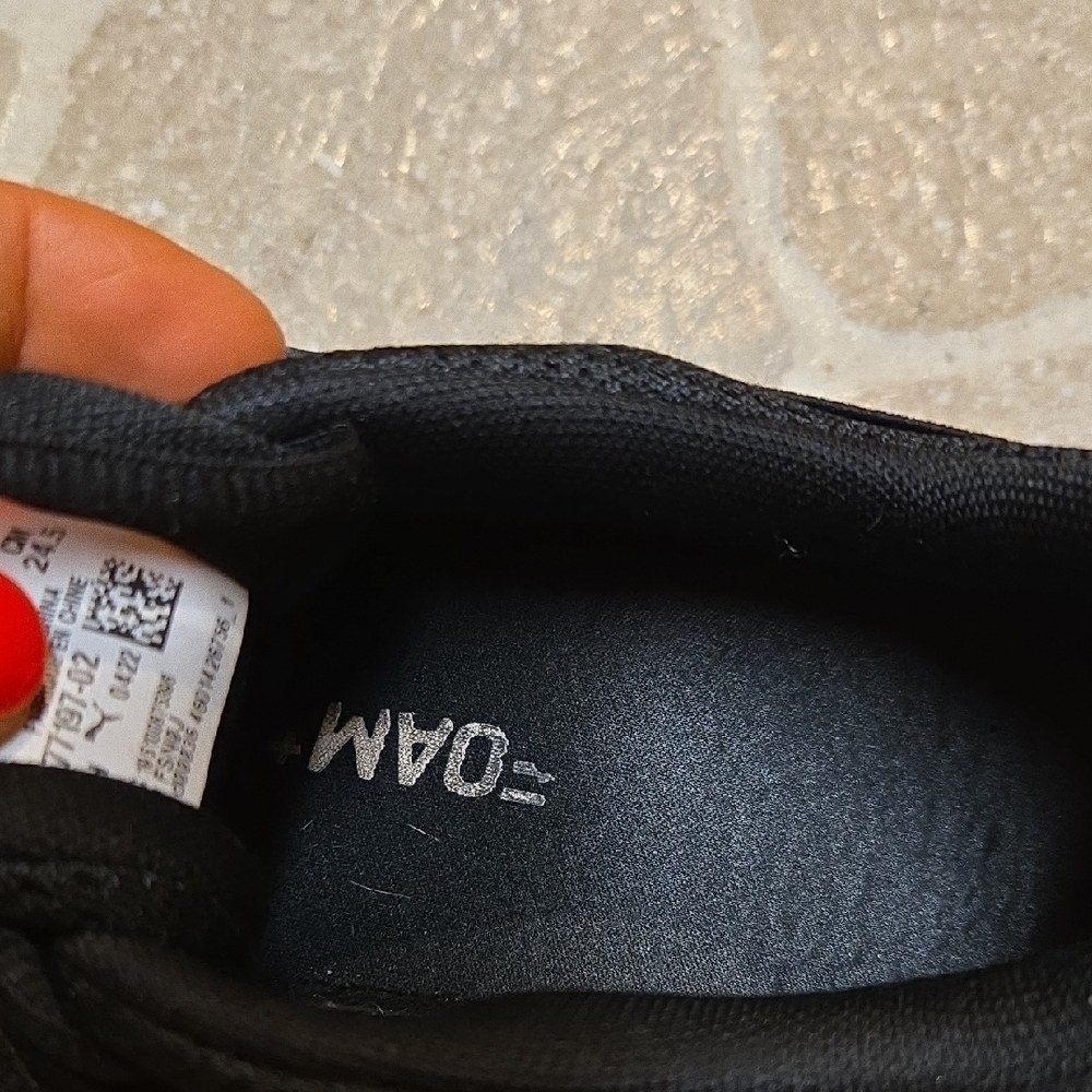 Puma Women's Black and Pink Athletic Shoes - Picture 3 of 8